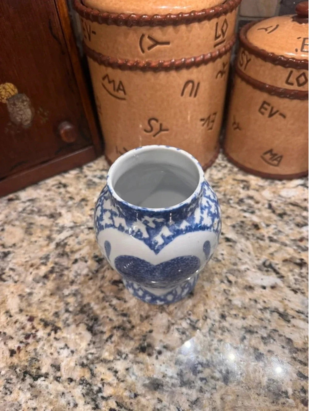 Spongeware heart vase in blue
